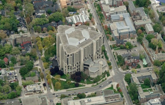 The library's triangular shape intersects violently with the rectantular street grid of the Toronto campus.. Image © Bing Maps