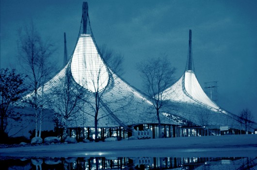 Nighttime inverted the flow of light through the canopy wells. Image © Frei Otto