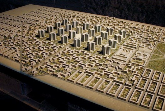 A model of Le Corbusier's Ville Radieuse. Note the similarities between Skylines's whitebox visualation in data views and the similar focus on layout. Image via land8.com