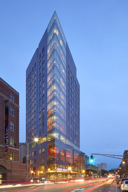 160 Massachusetts Avenue Tower / William Rawn Associates. Image © Bruce T. Martin Photography