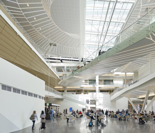 Collaborative Life Sciences Building / SERA Architects. Image © Jeremy Bitterman