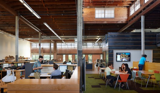 Hughes Warehouse Adaptive Reuse / Overland Partners. Image © Dror Baldinger