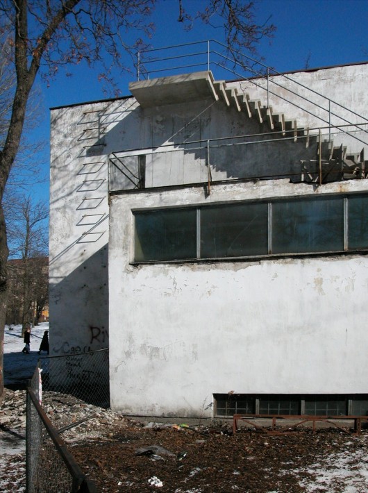 Pre-renovation detail on the backside of the lecture hall. Image Courtesy of The Finnish Committee for the Restoration of Viipuri Library