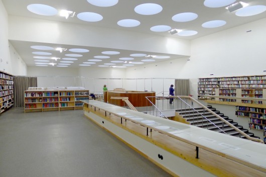 Looking toward the central circulation desk. Image Courtesy of The Finnish Committee for the Restoration of Viipuri Library