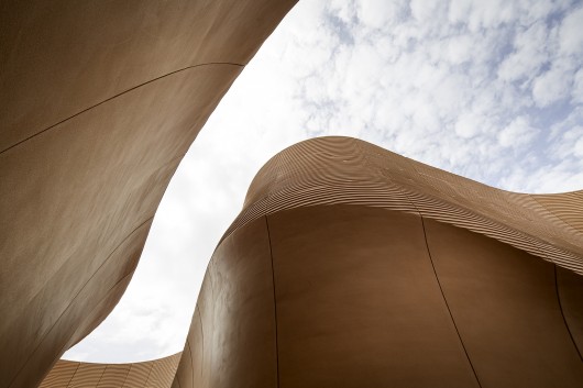 © Filippo Poli 55484859e58ece502900075d_uae-pavilion-milan-expo-2015-foster-partners_2182_fp539590-530x353 55484859e58ece502900075d_uae-pavilion-milan-expo-2015-foster-partners_2182_fp539590-530x353 UAE Pavilion – Milan Expo 2015 / Foster + Partners 55484859e58ece502900075d uae pavilion milan expo 2015 foster partners 2182 fp539590 530x353