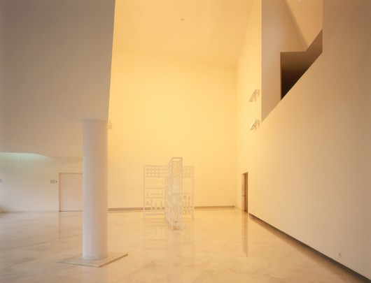 Galician Center of Contemporary Art, Santiago de Compostela by Álvaro Siza. Image © Henry Plummer 2002