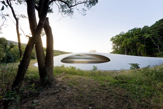 Teshima Art Museum / Ryue Nishizawa. Image © Iwan Baan