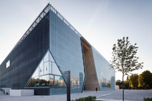 Museum Of The History Of Polish Jews / Lahdelma & Mahlamäki + Kuryłowicz & Associates. Image © Pawel Paniczko
