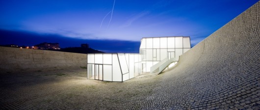 Museum of Ocean and Surf / Steven Holl Architects in collaboration with Solange Fabiao. Image © Iwan Baan