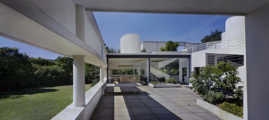 Le Corbusier, Villa Savoye, 1928–32, Poissy, France. Photo: Richard Pare. From the 2015 Individual Grant to Richard Pare for “Le Corbusier, The Built Work.”. Image Courtesy of Graham Foundation