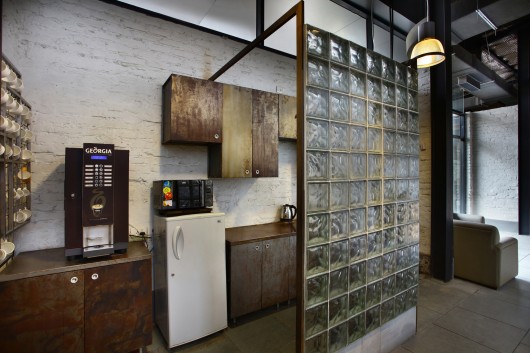 DCA Architects' office in a converted warehouse has a kitchen space at the heart of the building's layout. Image © Kapil Kamra
