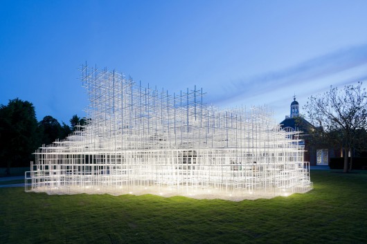 2013 Serpentine Gallery Pavilion / Sou Fujimoto. Image © Iwan Baan
