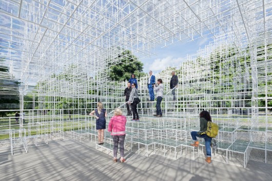 2013 Serpentine Gallery Pavilion / Sou Fujimoto. Image © Iwan Baan