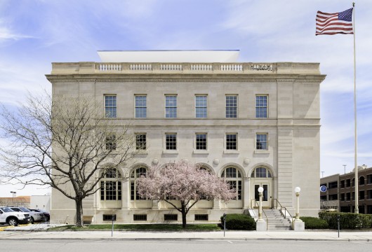 Wayne N. Aspinall Federal Building and U.S. Courthouse; Grand Junction, Colorado / Westlake Reed Leskosky with The Beck Group © Kevin Reeves