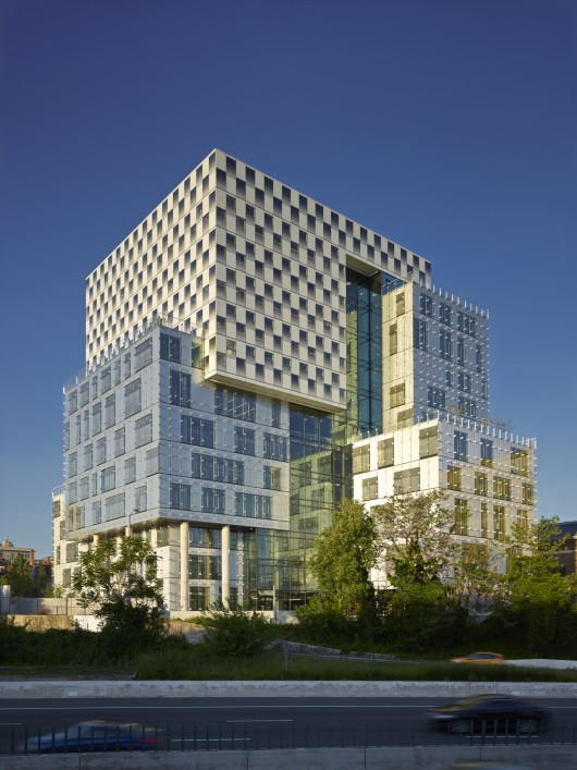 John & Frances Angelos Law Center; Baltimore / Behnisch Architekten and Ayers Saint Gross © Brad Feinknopf